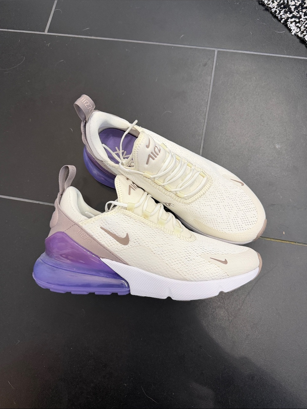 Nike Cream & Purple Air Max 270 Sneakers
